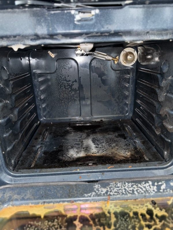 Oven interior degreasing, the tough jobs we take